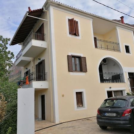 Apartment Theodoros Leonidio Luaran gambar