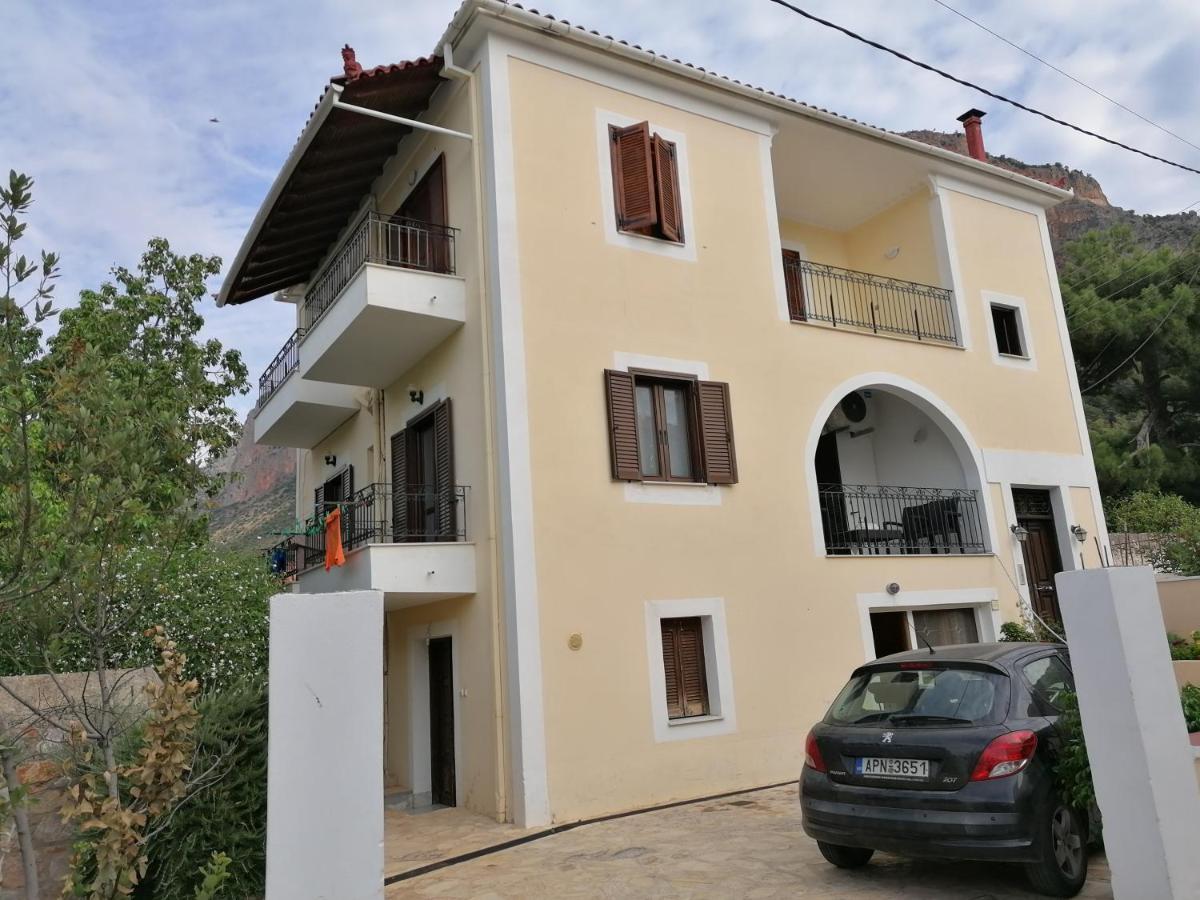 Apartment Theodoros Leonidio Luaran gambar