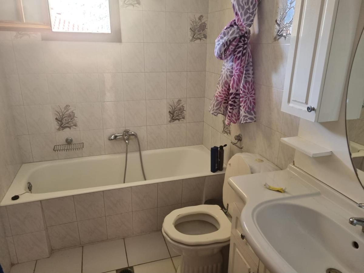 Apartment Theodoros Leonidio Luaran gambar